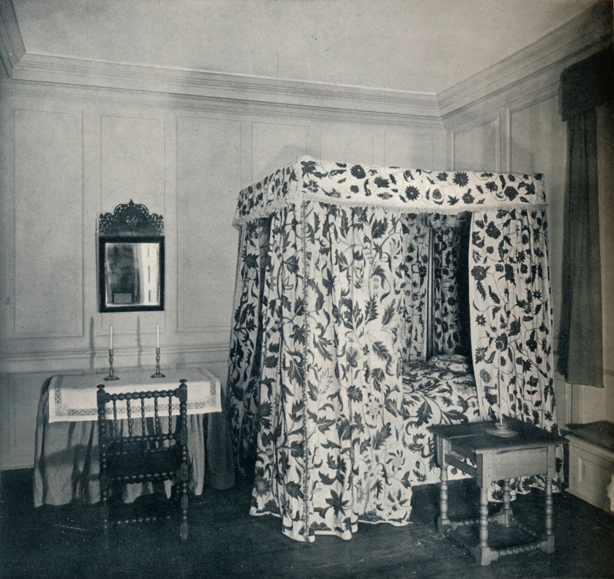 Una camera da letto della casa del maggiore Nicholas Sewall, a Secretary, 1930 da Unbekannt