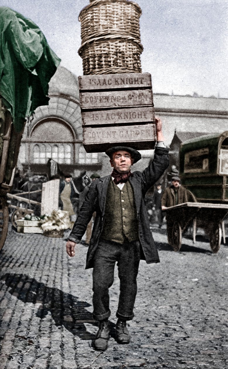 Un facchino del mercato di Covent Garden, Londra, c1922 da Unbekannt