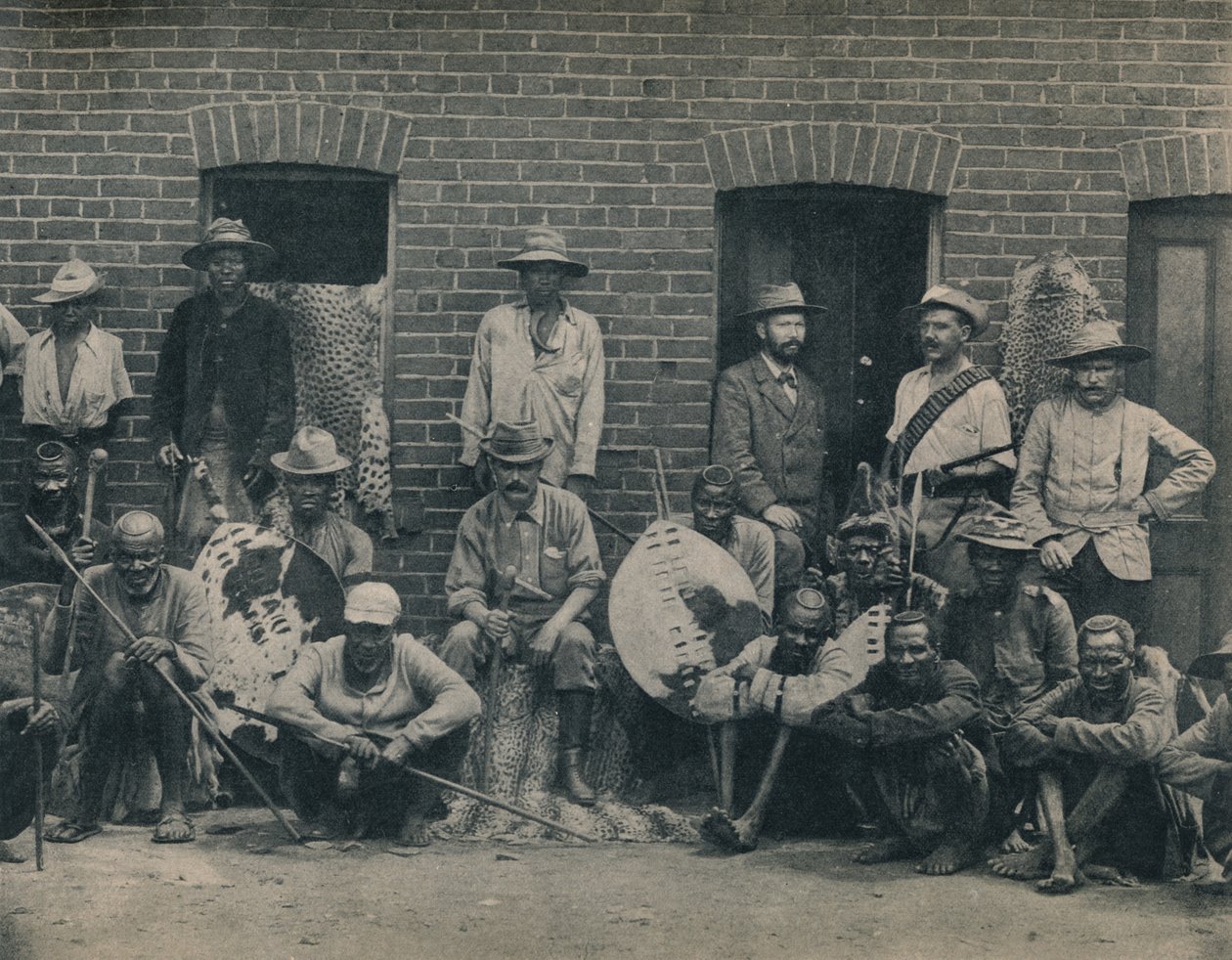 Un gruppo di Afrikaner e Zulu, c1900 da Unbekannt