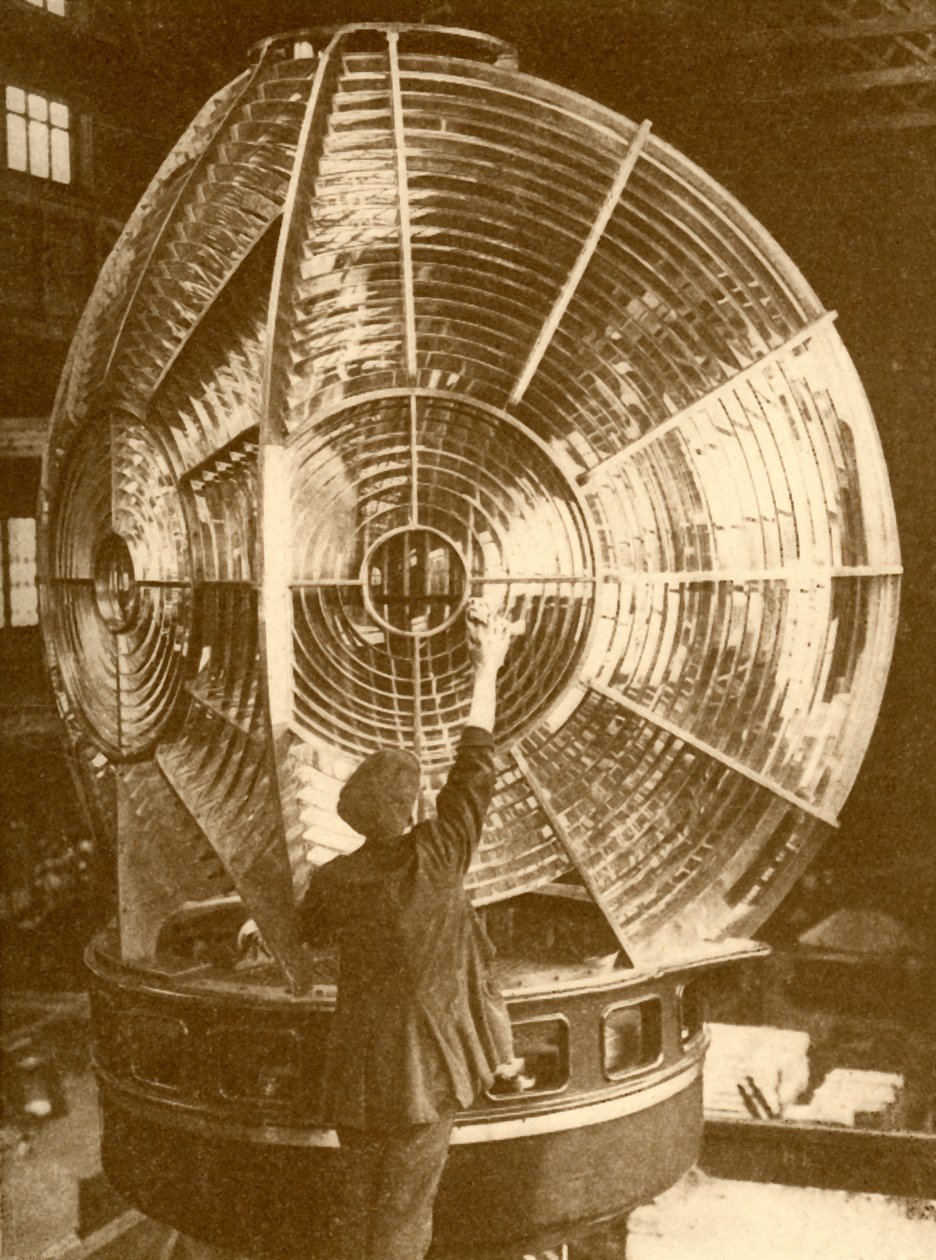 Lanterna di un Faro con Lenti a Gruppo Lampeggiante, c1930 da Unbekannt