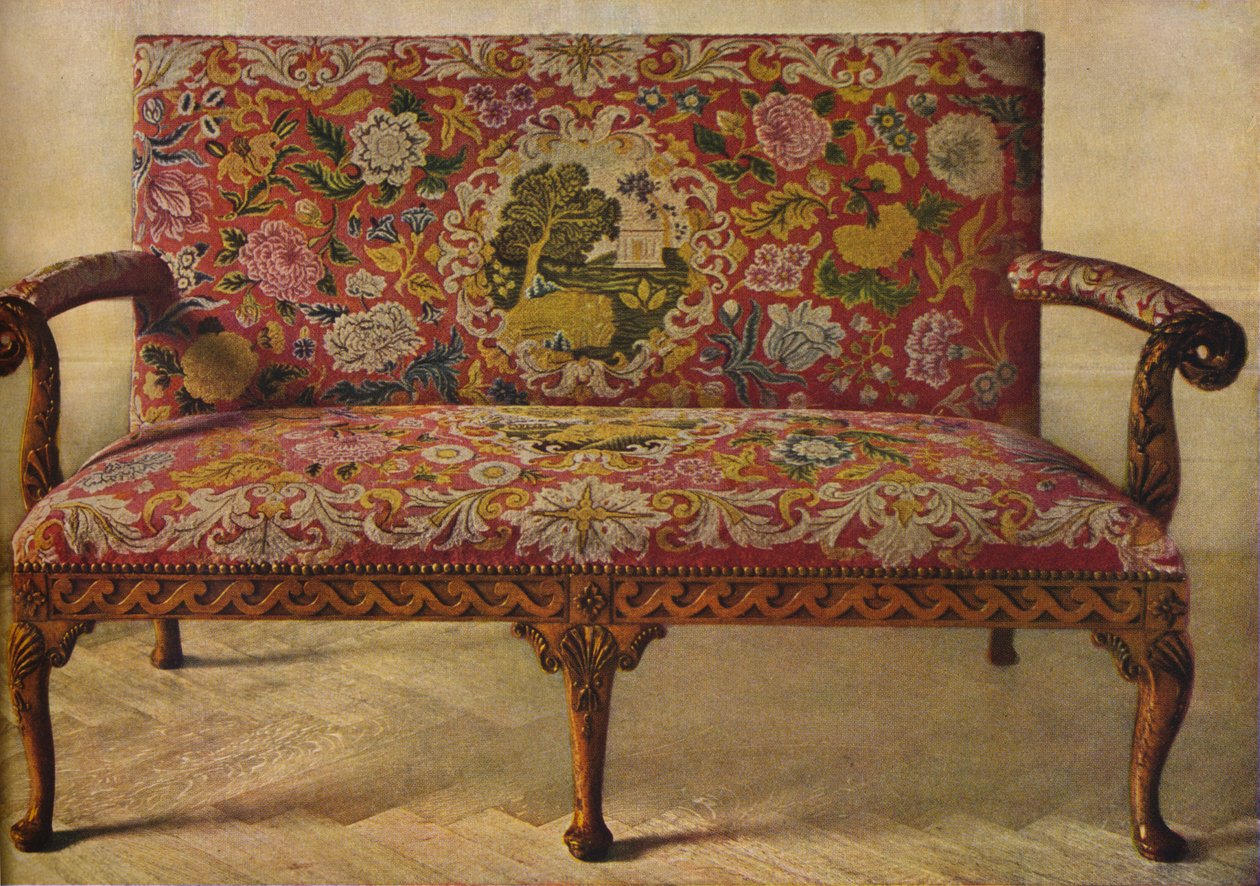Un divano Queen Anne rivestito in Petit Point da Unbekannt