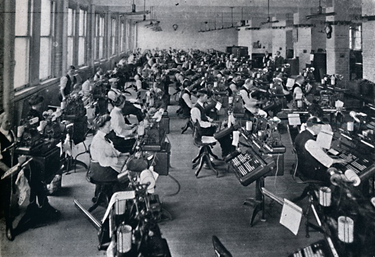 Vista della più grande batteria di macchine da composizione del mondo, 1916 da Unbekannt