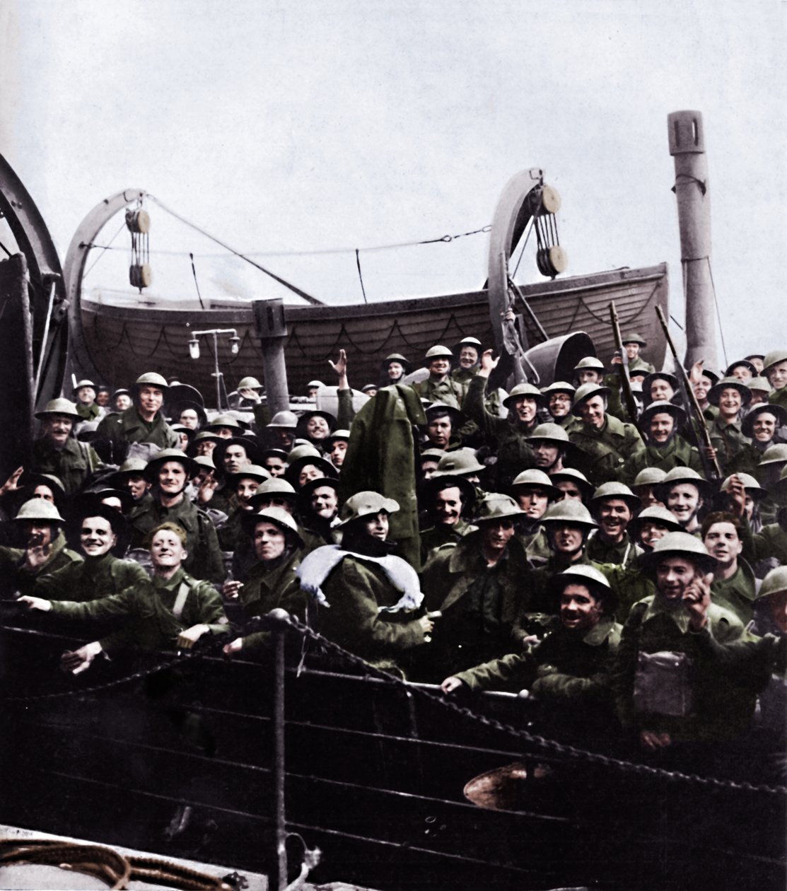 Una barca di soldati salvati da Dunkerque, 1940, 1945 da Unbekannt