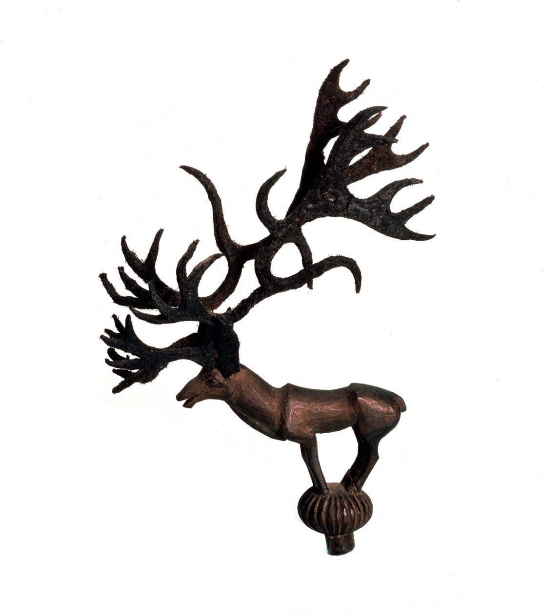 Figurina di legno dorato di un cervo Terminal, V secolo a.C. da Unbekannt