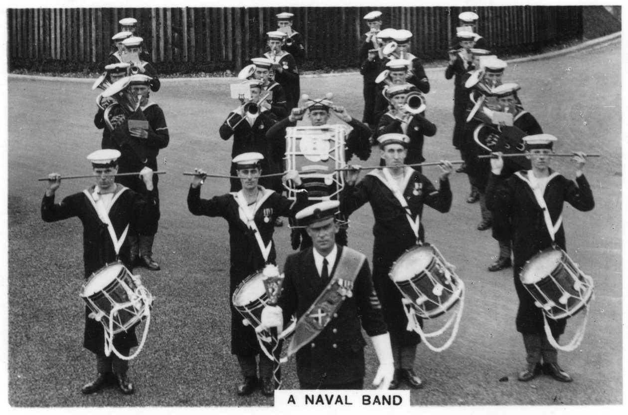 Una banda navale della base a terra HMS Vernon a Portsmouth, 1937 da Unbekannt