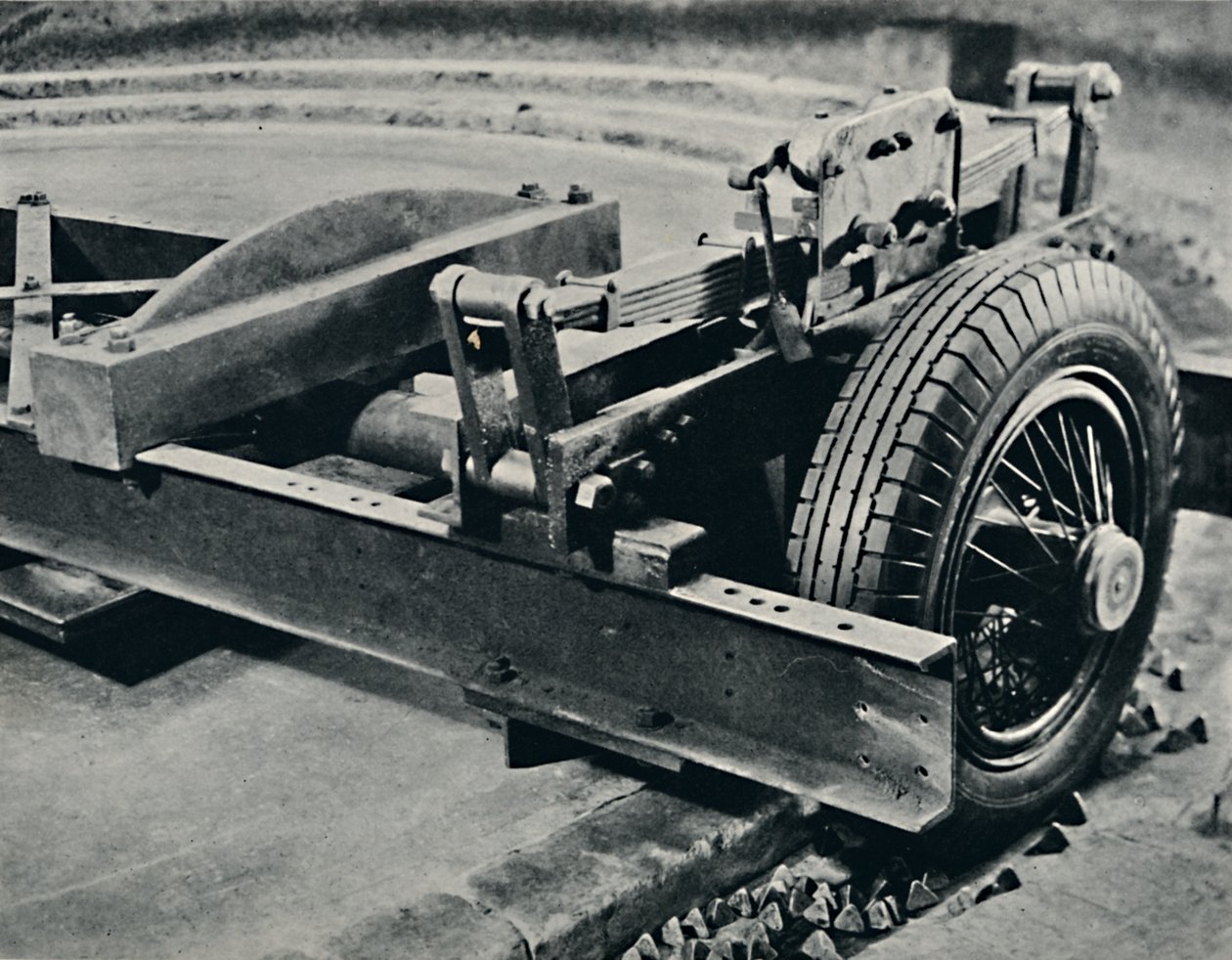 Un pneumatico per roadster in prova, 1937 da Unbekannt