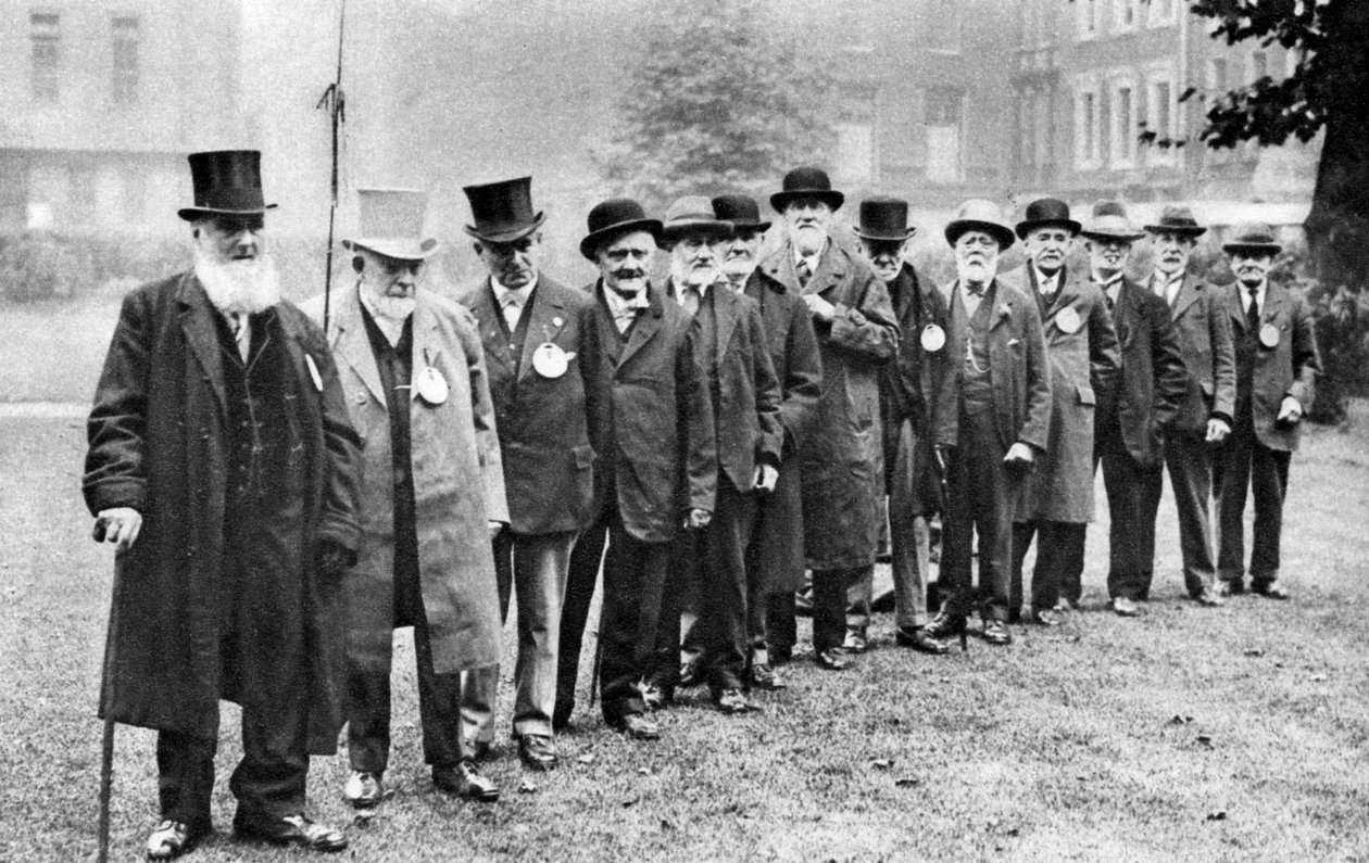 Una fila di vecchi tassisti, Londra da Unbekannt