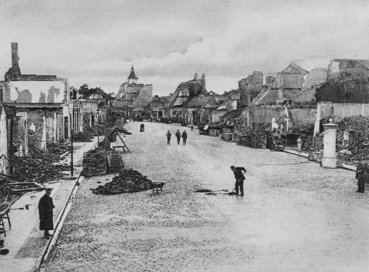 Una strada a Ortelsburg, Prussia orientale, Prima Guerra Mondiale, agosto 1915 da Unbekannt