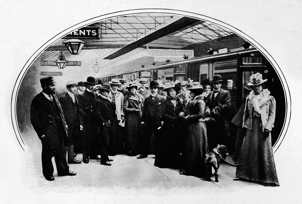 Una compagnia teatrale in partenza per una tournée, Stazione di Euston, Londra da Unbekannt