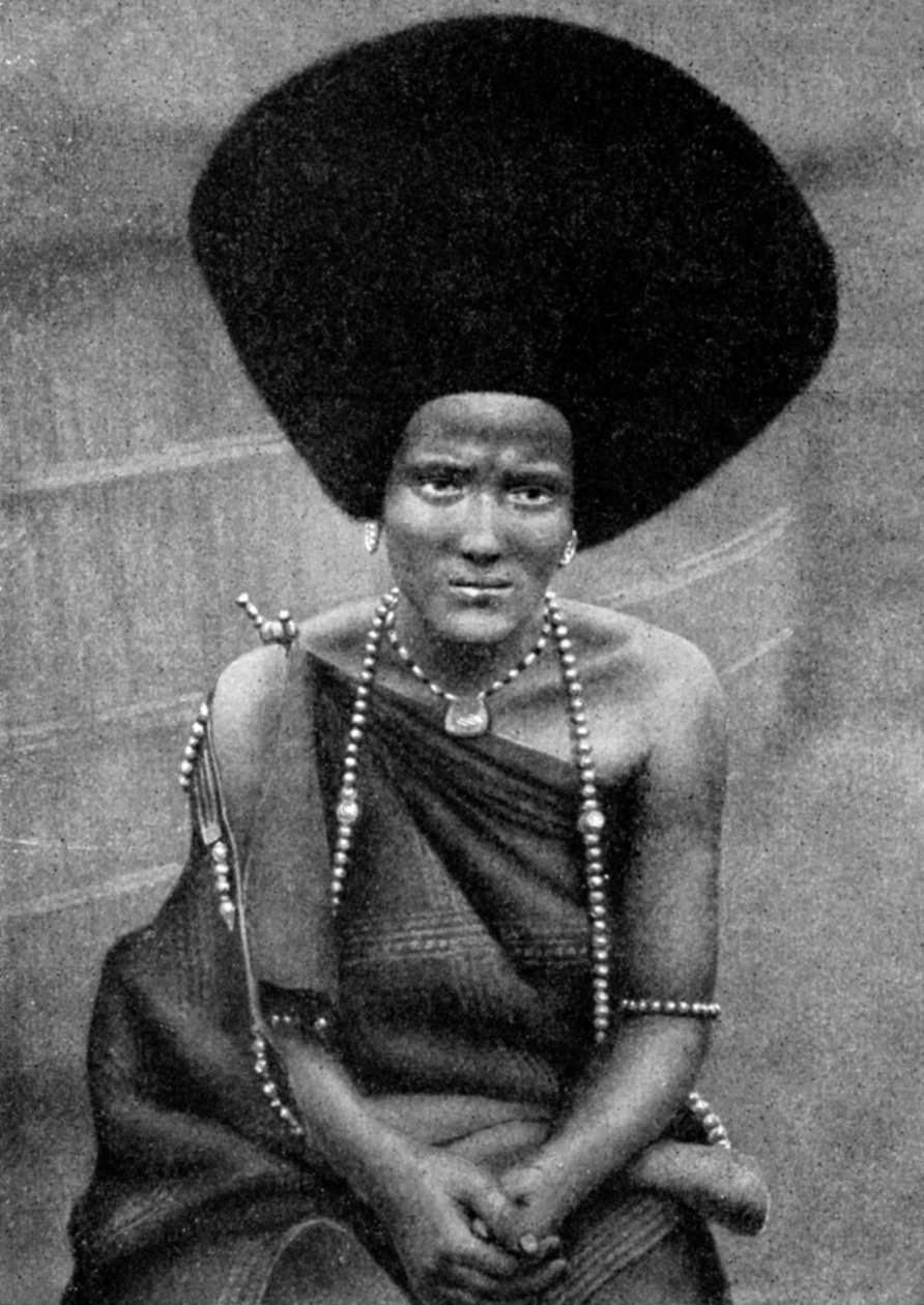 Una donna del popolo Beja Nile o Baggara, Etiopia, Africa, 1922 da Unbekannt