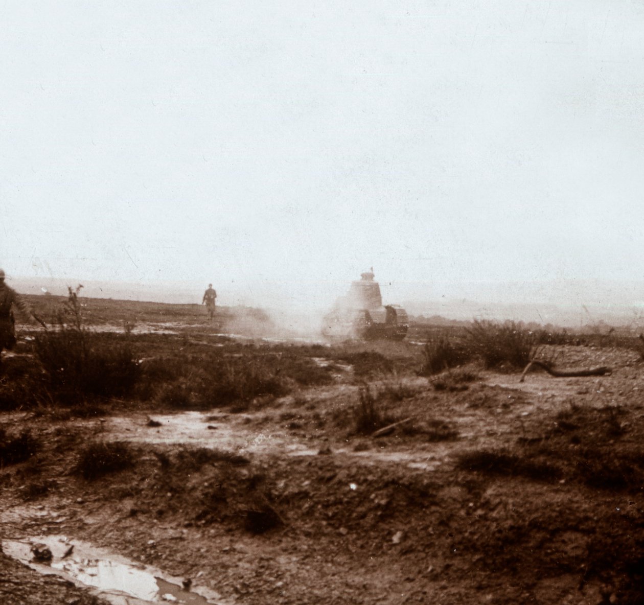 Avanzando con i carri armati, c1914-c1918 da Unbekannt