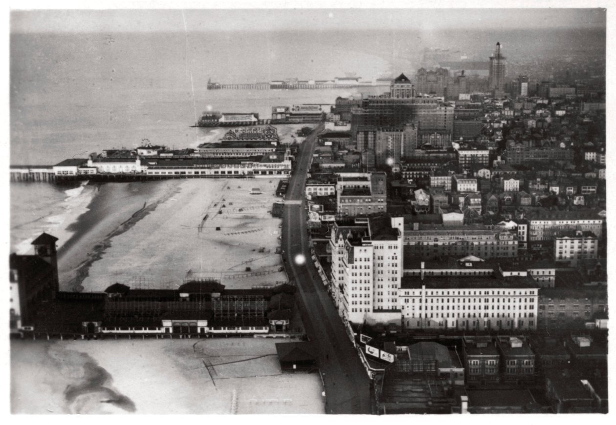 Vista aerea di Atlantic City, New Jersey, USA, da un dirigibile, 1930-1933 da Unbekannt
