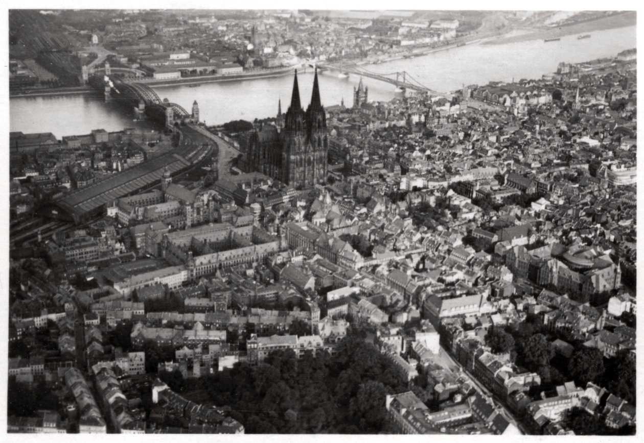 Veduta aerea di Colonia, Renania Settentrionale-Vestfalia, Germania, da un dirigibile, circa 1931-1933 da Unbekannt
