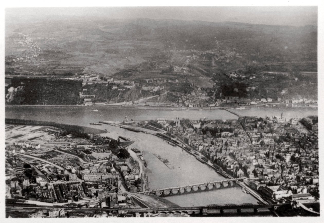 Vista aerea di Coblenza, Renania-Palatinato, Germania, da un dirigibile, c1931 1933 da Unbekannt
