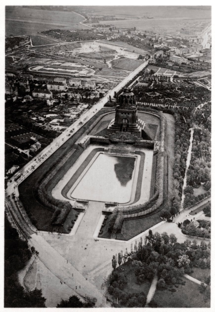 Veduta aerea del Volkerschlachtdenkmal, Lipsia, Germania, da un dirigibile, c1931 1933 da Unbekannt