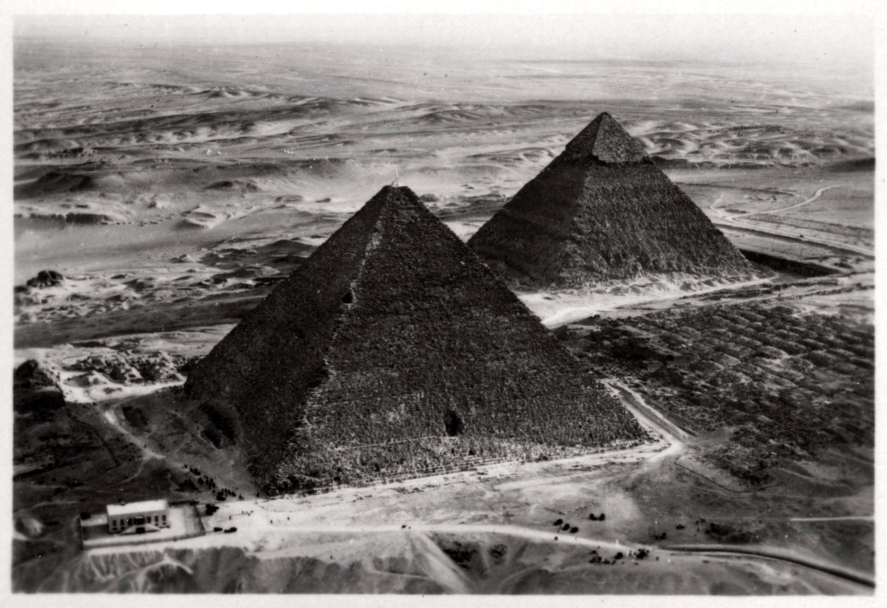 Veduta aerea delle Piramidi di Giza, Egitto, da un dirigibile, 1931 1933 da Unbekannt