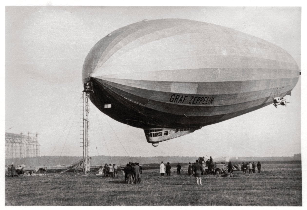 Dirigibile LZ127 Graf Zeppelin ormeggiato a Loewental, Germania da Unbekannt