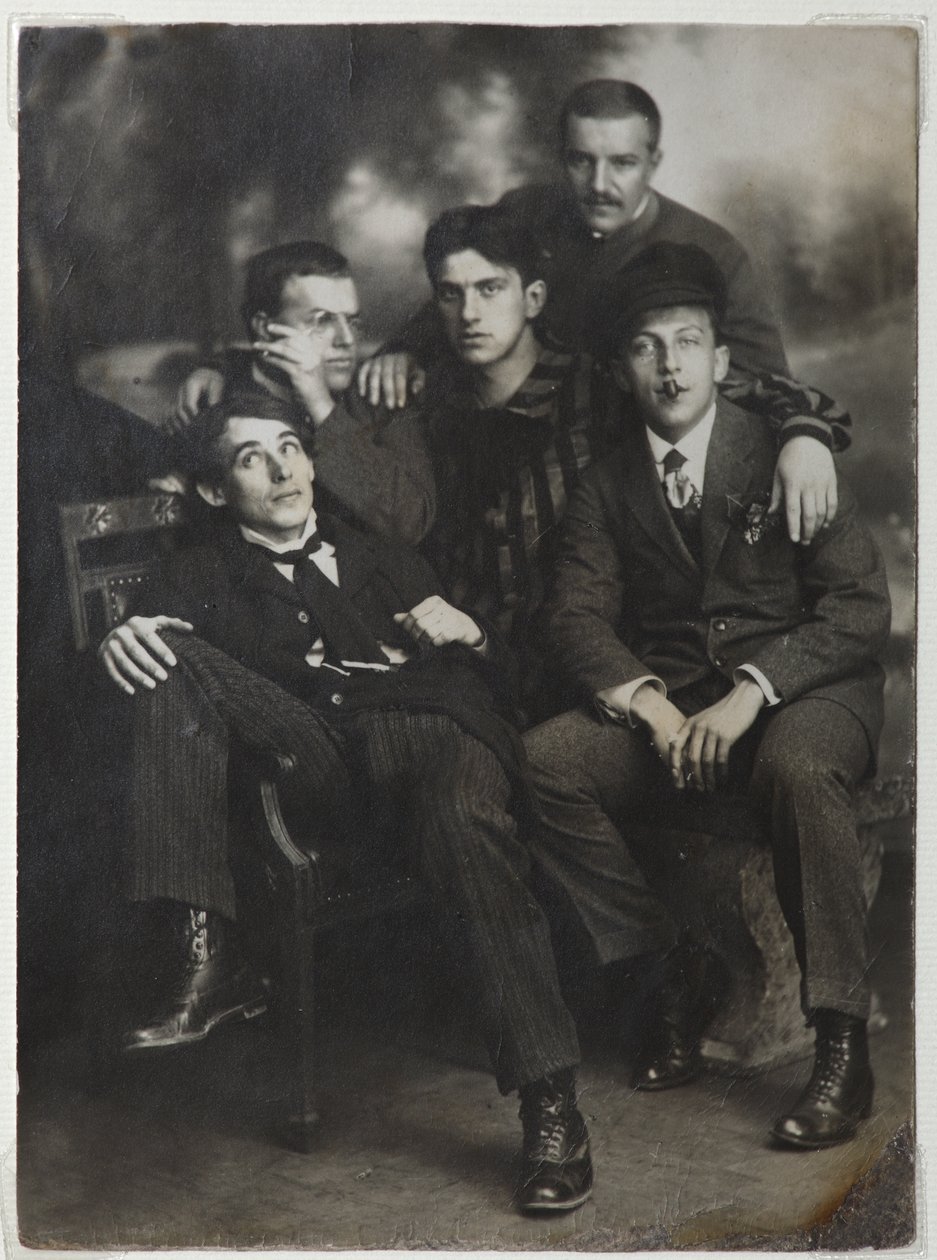 Aleksei Kruchenykh, David Burliuk, Vladimir Mayakovsky, Nikolai Burliuk e Benedikt Livshits, 1913 da Unbekannt