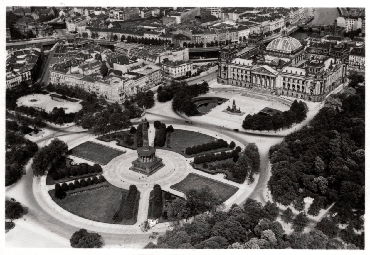Vista aerea di Konigsplatz, Monaco, Germania, da un dirigibile, c1931 1933 da Unbekannt