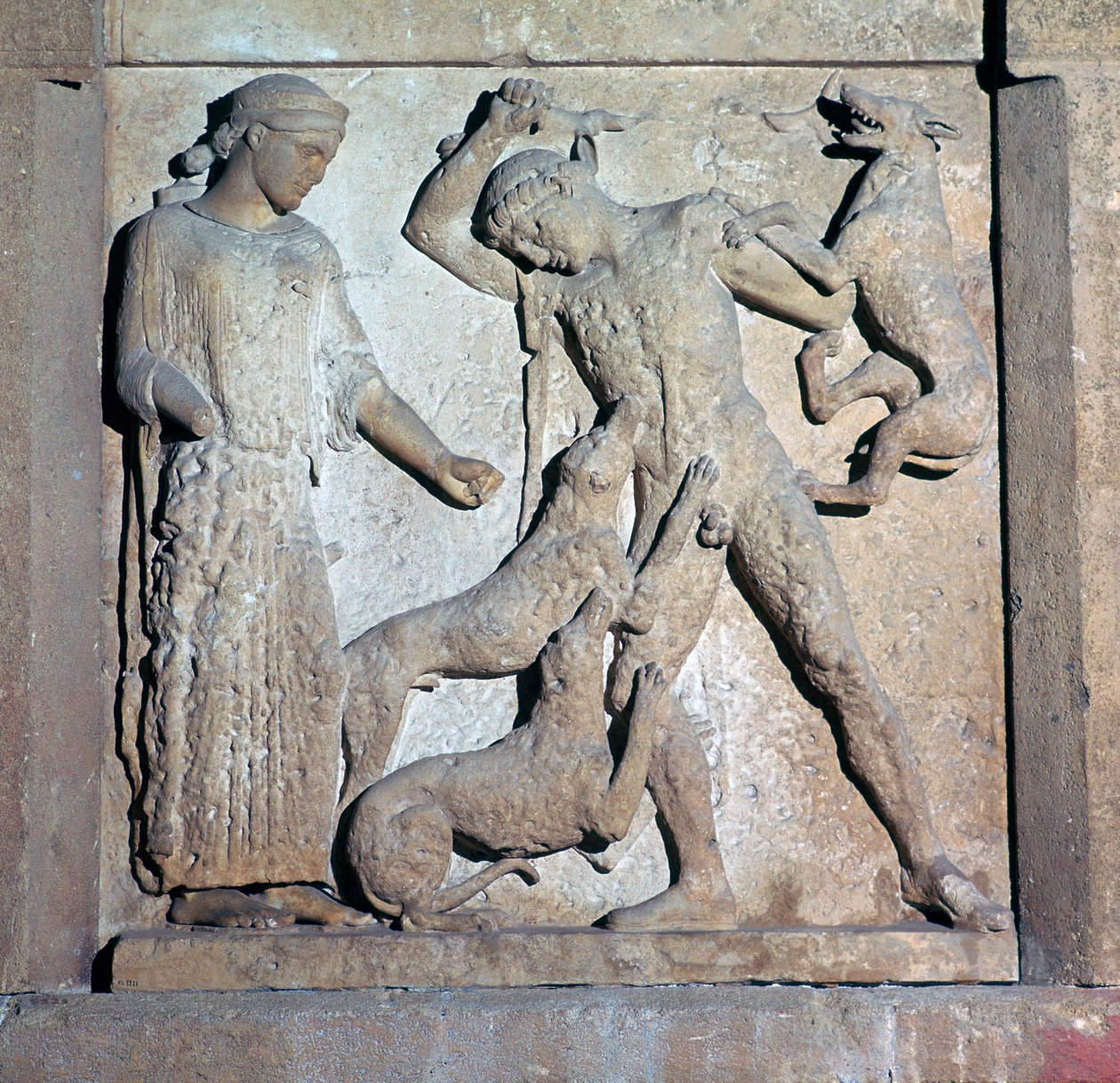 Metope arcaica che mostra Atteone e Artemide, V secolo a.C.