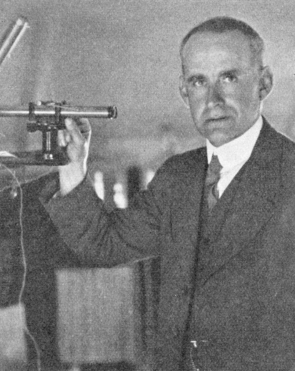 Arthur Stanley Eddington 1882-1944, astronomo, fisico e matematico britannico, c1930-c1944 da Unbekannt