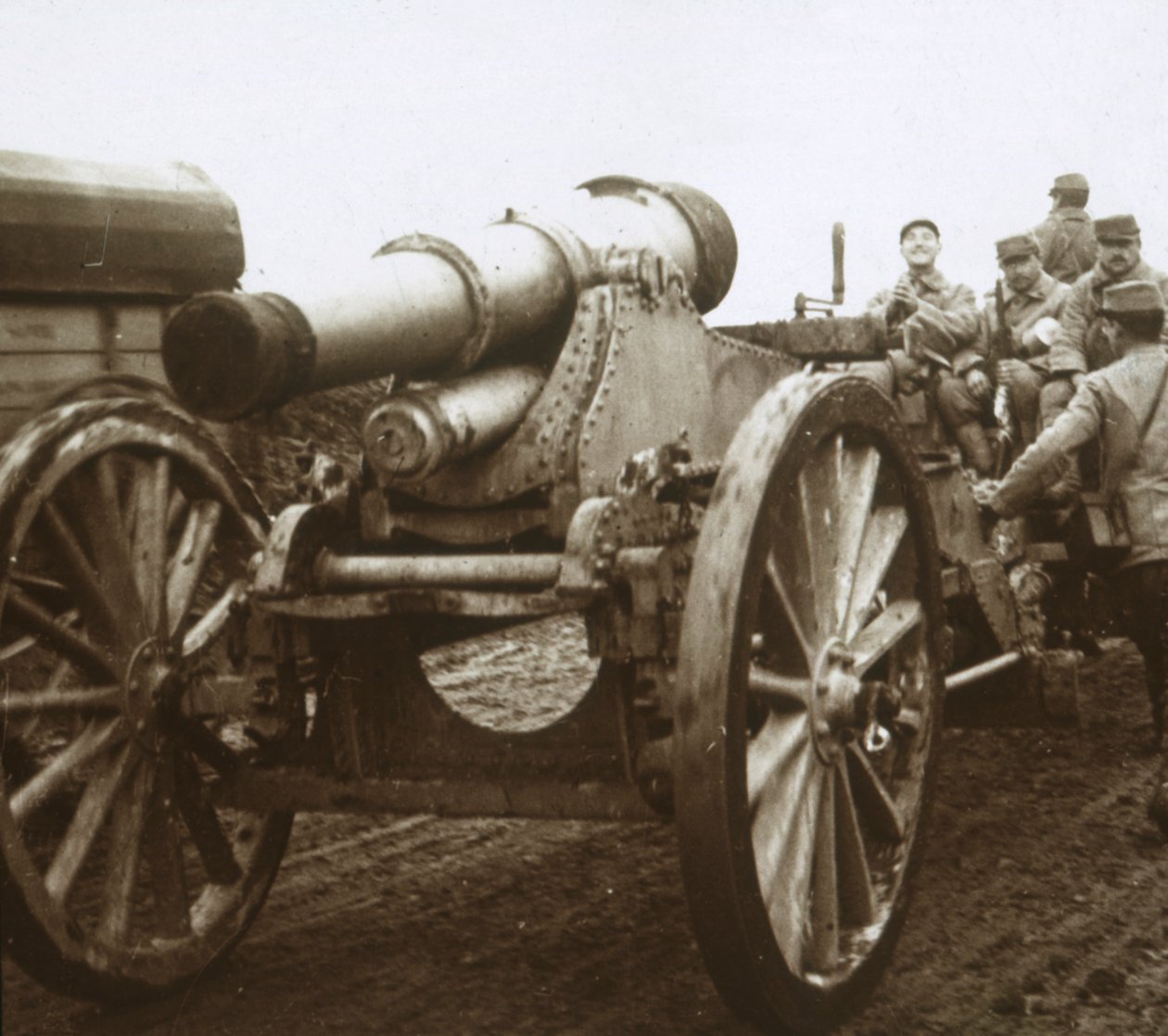 Colonna di artiglieria a Verdun, Francia settentrionale, c1914-c1918 da Unbekannt