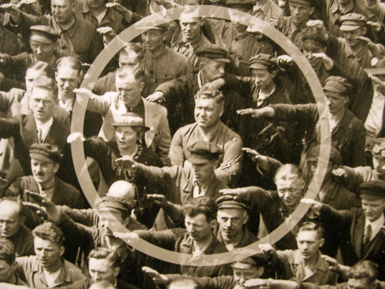 August Landmesser da Unbekannt
