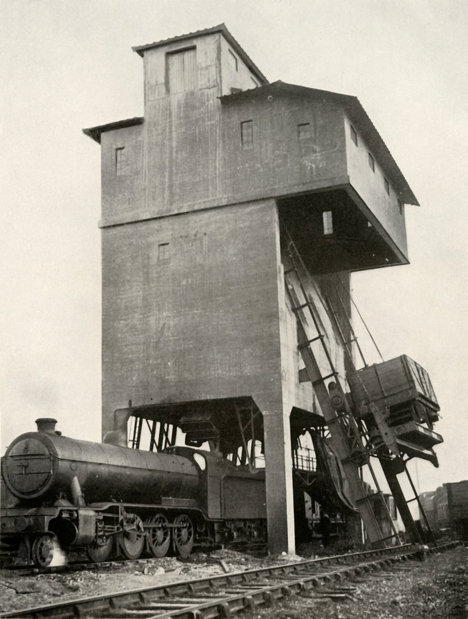 Carico automatico di carbone alla stazione di Hornsey, Middlesex, 1935 da Unbekannt