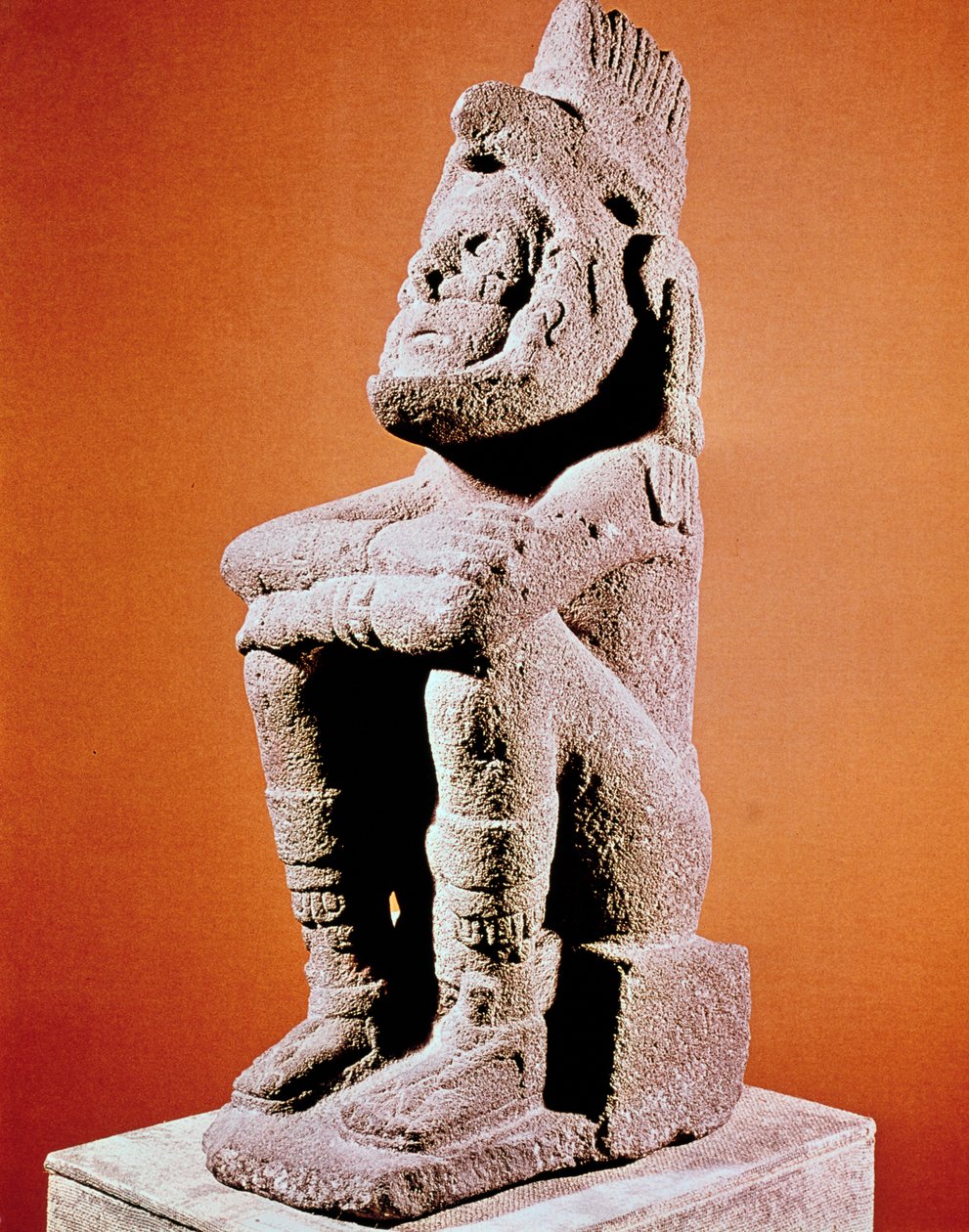Scultura azteca di una figura maschile seduta da Unbekannt