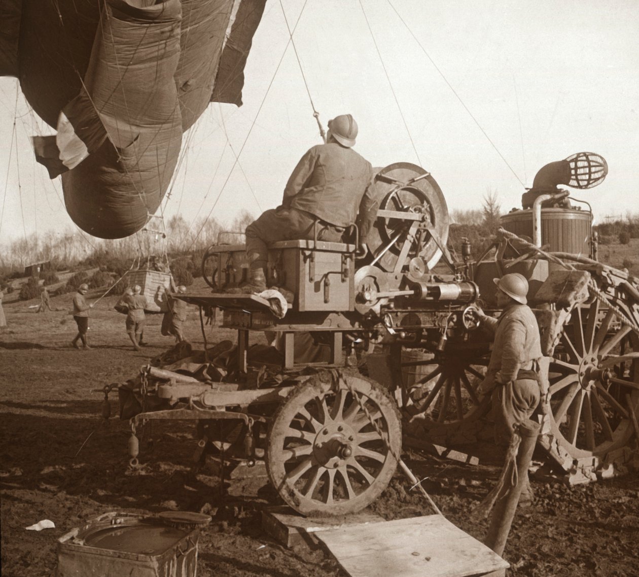 Pallone di sbarramento, Genicourt, Francia settentrionale, c1914-c1918 da Unbekannt
