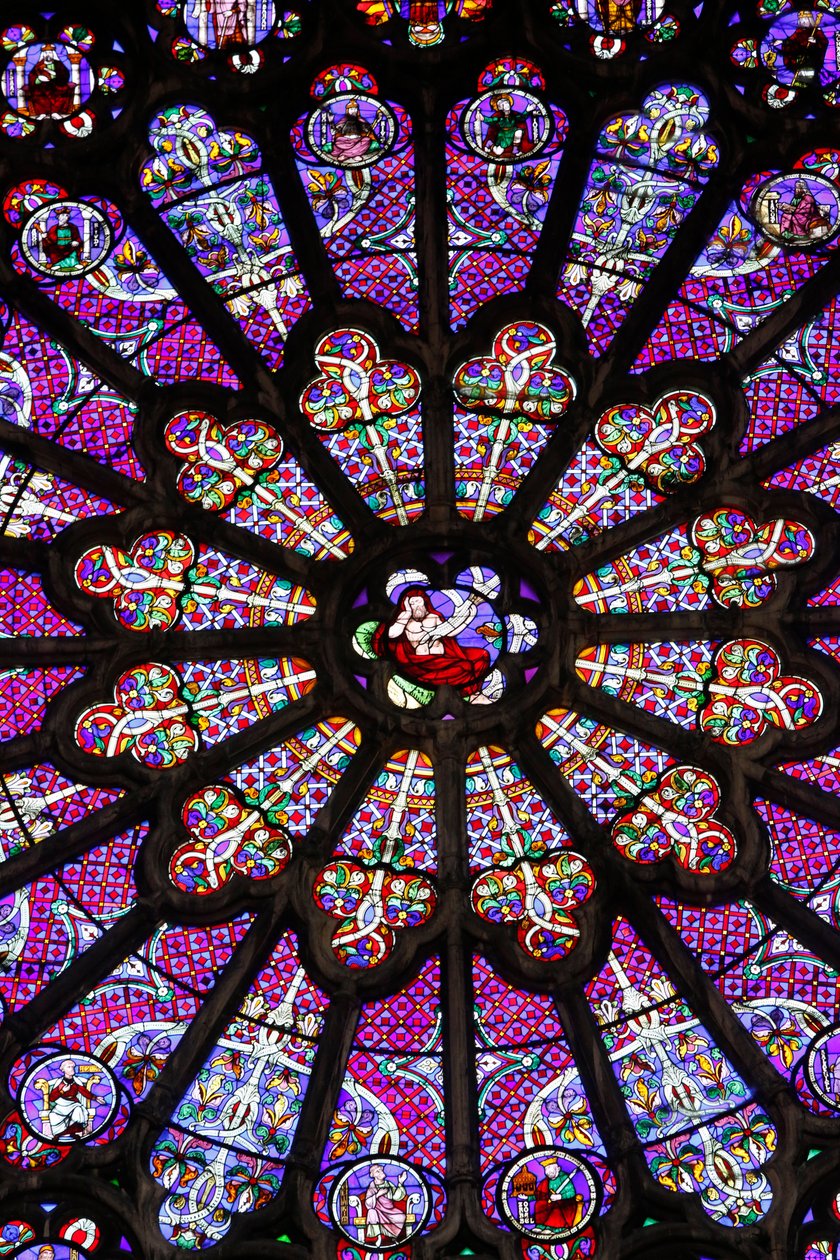 Basilica di Saint-Denis, transetto nord, vetrata (dettaglio), rosone sopra il portale centrale, Saint-Denis, Francia da Unbekannt