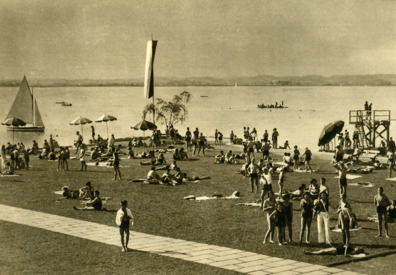 Bagnanti sulle rive del Lago di Costanza, Bregenz, Austria da Unbekannt