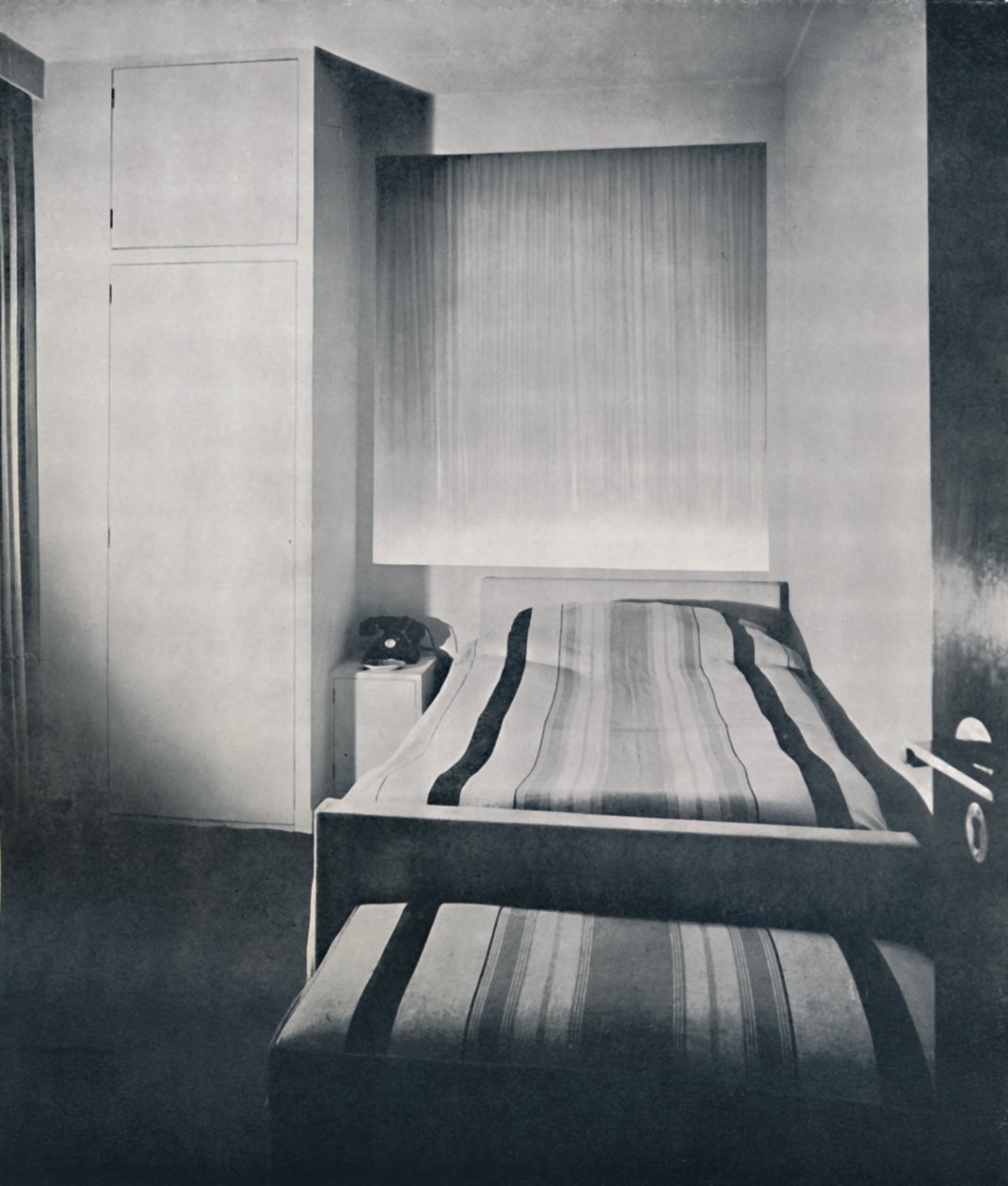 Camera da letto di Bird Iles Ltd., di Londra, 1936 da Unbekannt