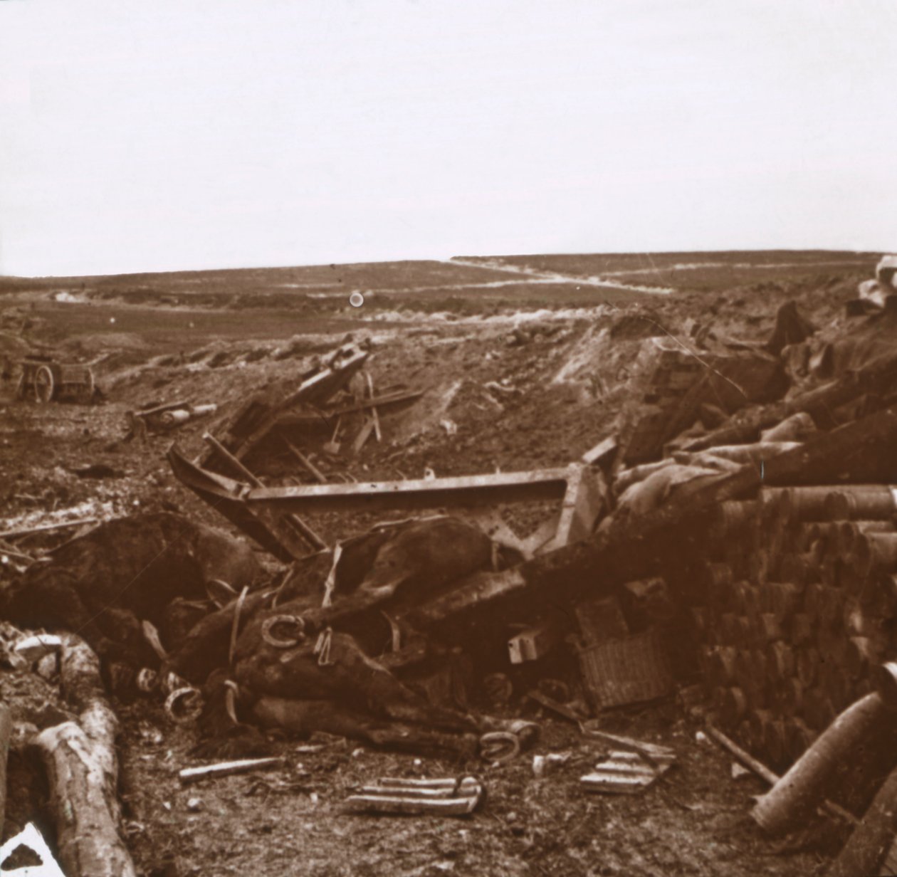 Batteria bombardata, Clery, Francia, c1914-c1918 da Unbekannt