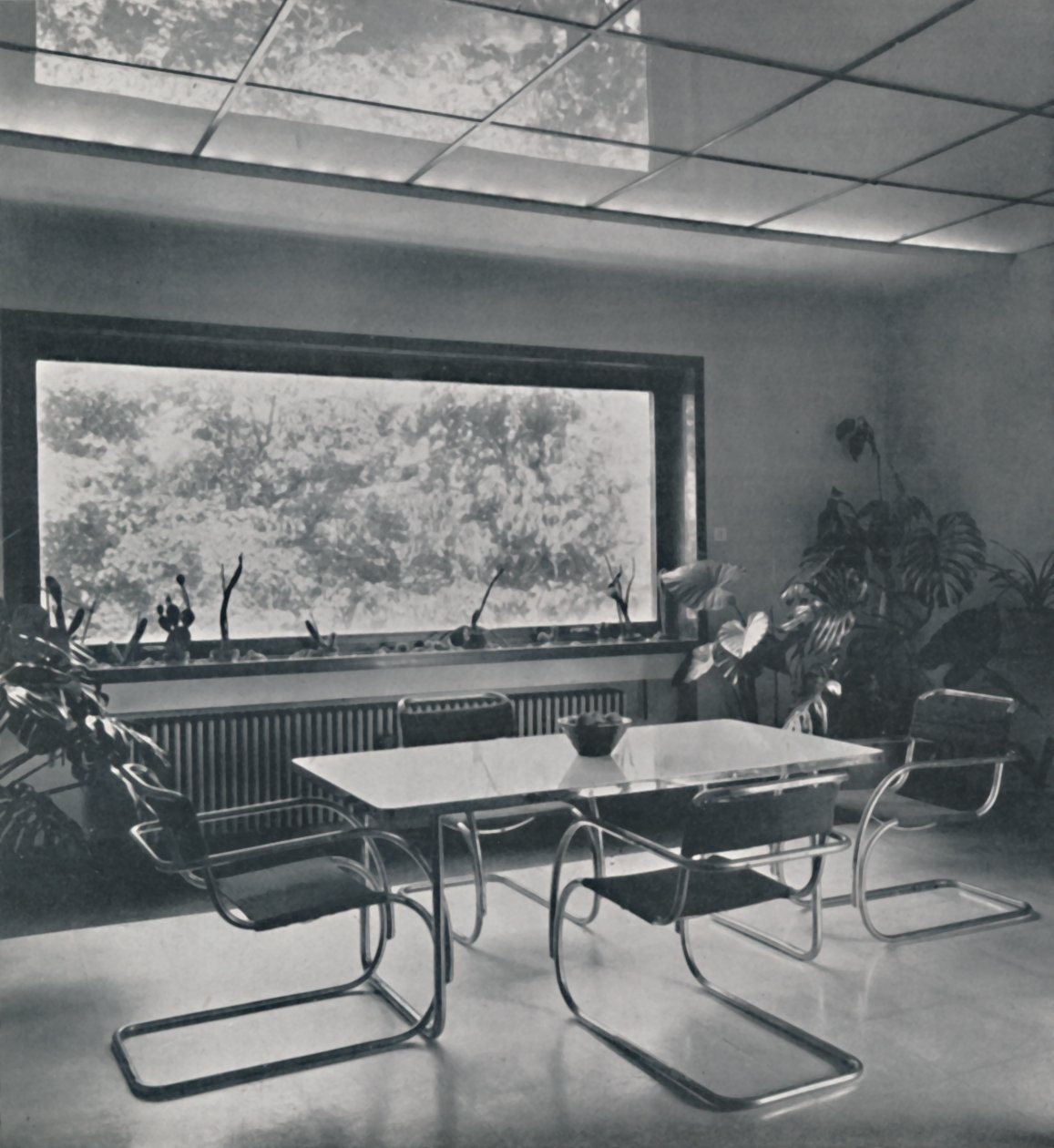 Sala da pranzo in una casa a Bucarest di Rudolf Frankel da Unbekannt