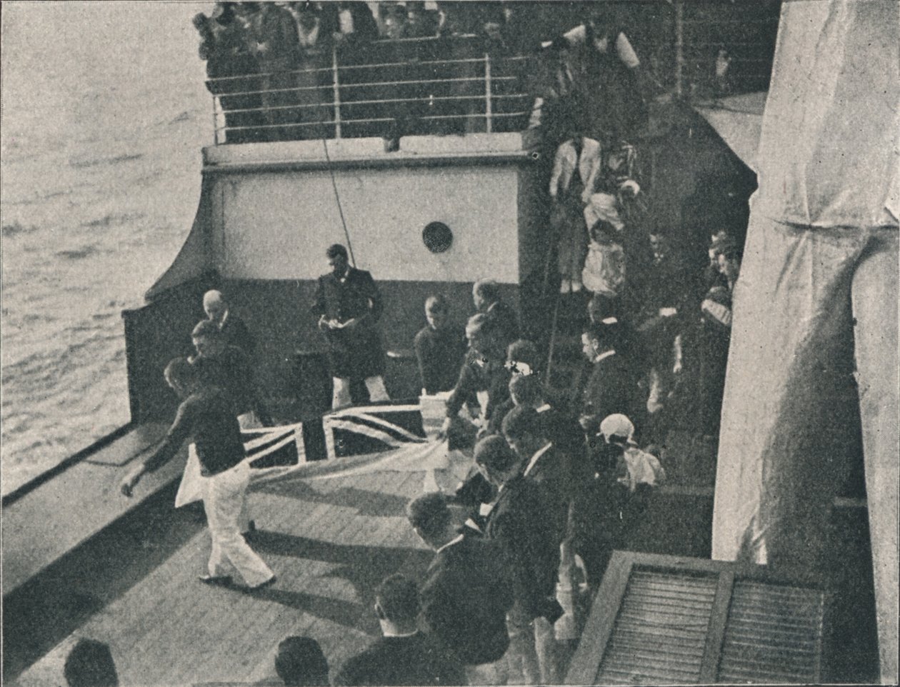 Portare il corpo sul ponte, c1900, 1910 da Unbekannt