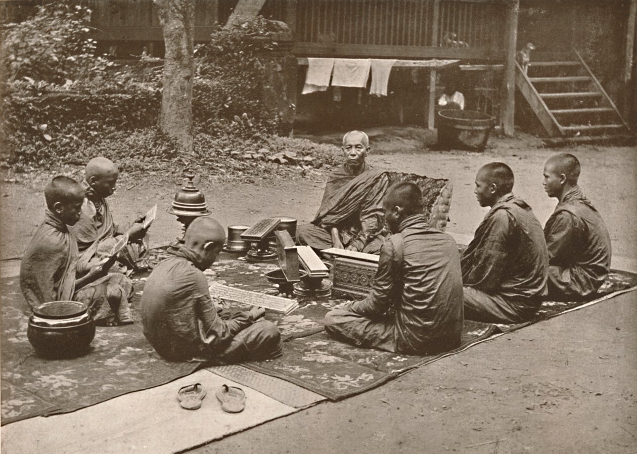 Sacerdote buddista con allievi, 1900 da Unbekannt
