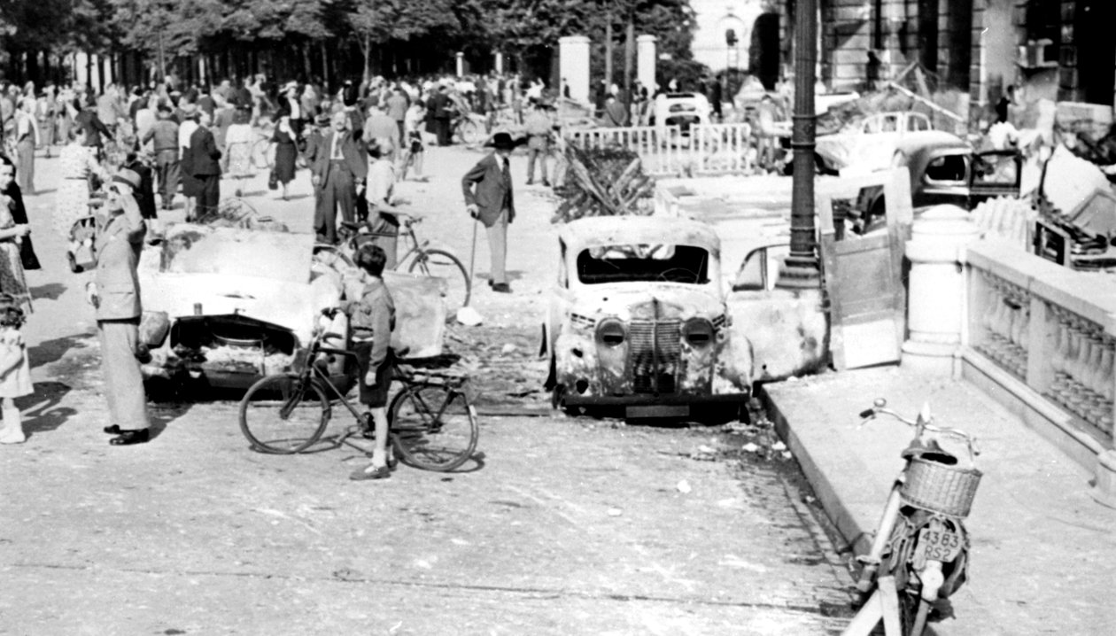 Auto bruciate, Place de la Concorde, liberazione di Parigi, agosto 1944 da Unbekannt