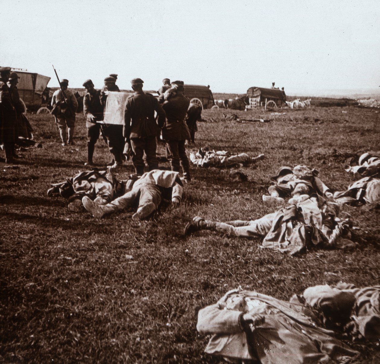 Sepoltura dei corpi, Sainte-Marie-à-Py, Francia settentrionale, c1914-c1918 da Unbekannt