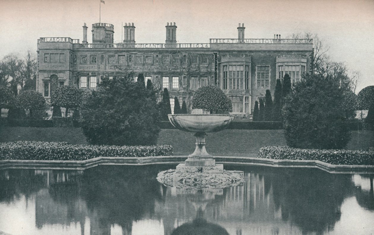 Castle Ashby, Northants: lato sud, con fontana da Unbekannt