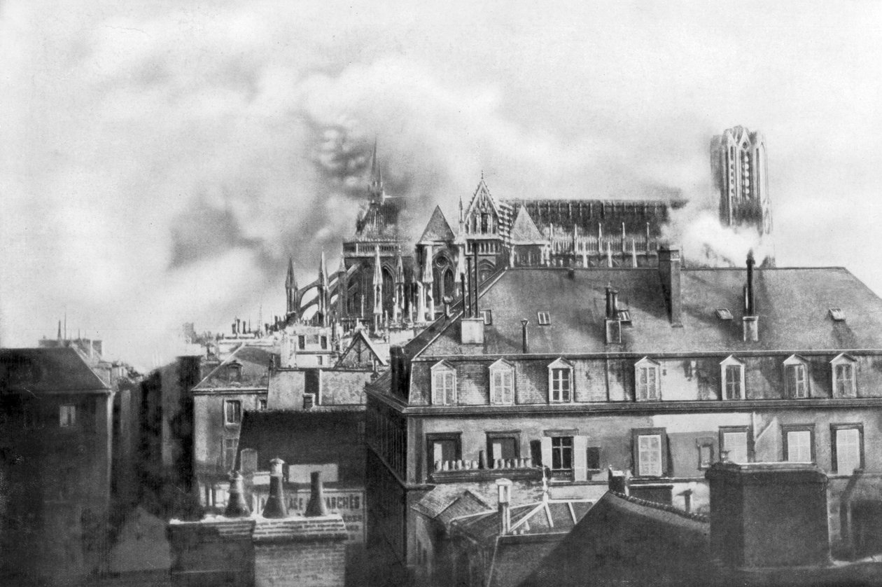 Cattedrale di Reims in fiamme per il bombardamento tedesco, Francia da Unbekannt