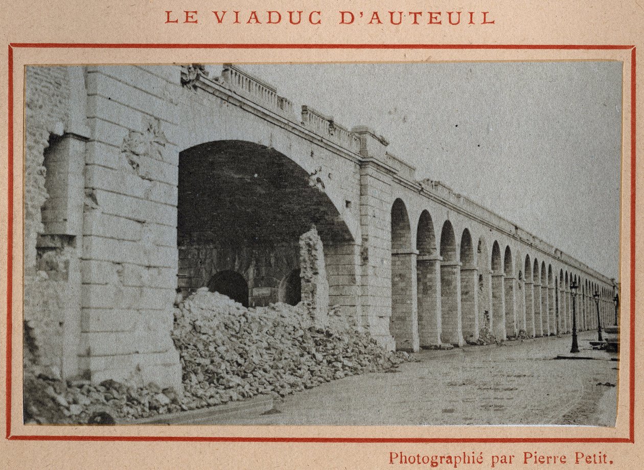 Comune di Parigi (1871): vista del viadotto di Auteuil a Parigi nel maggio 1871. Fotografia di Pierre Pepetit da Unbekannt