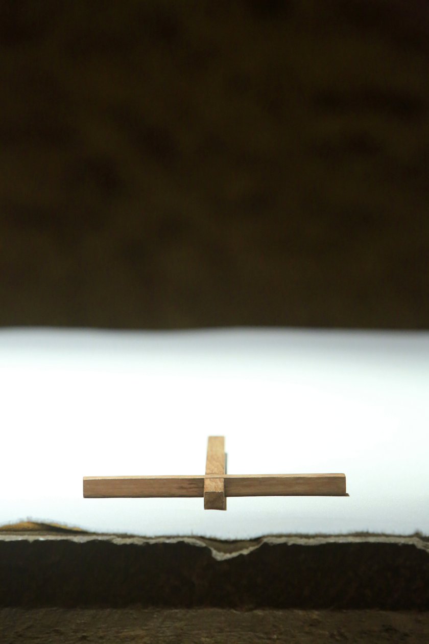 Croce su un altare. Comunità di Taizé, Taizé, Francia da Unbekannt
