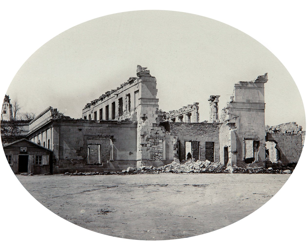 Edificio danneggiato a Sebastopoli dopo la guerra di Crimea, Crimea, 1850s da Unbekannt