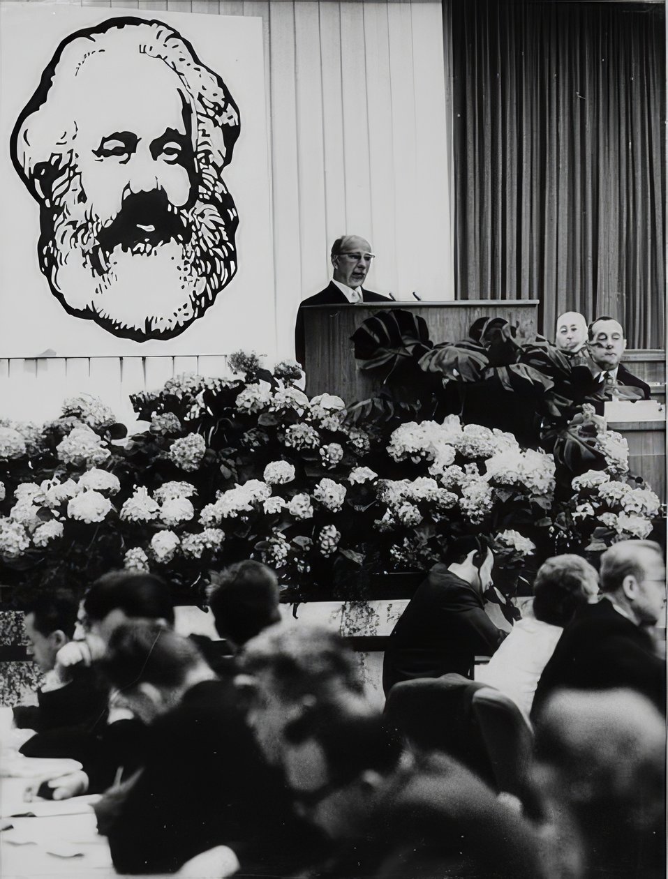 Il presidente del Consiglio di Stato della Repubblica Democratica Tedesca Walter Ulbricht a una conferenza in occasione del 150º compleanno di Karl Marx. Sala congressi di Berlino. 2 maggio 1968 da Unbekannt
