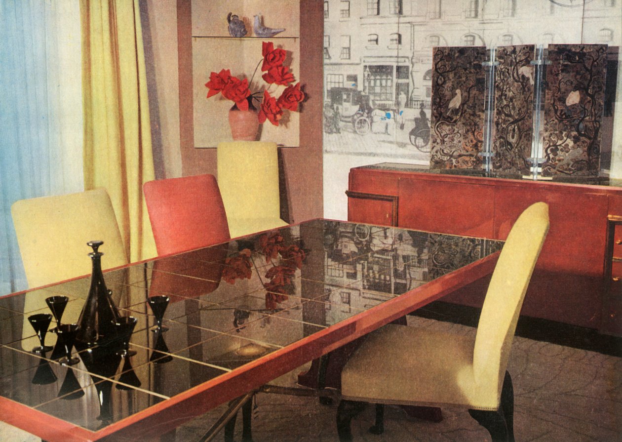 Sala da pranzo in lacca sang-de-boeuf, di Hayes Marshall per Fortnum & Mason Ltd., Londra da Unbekannt