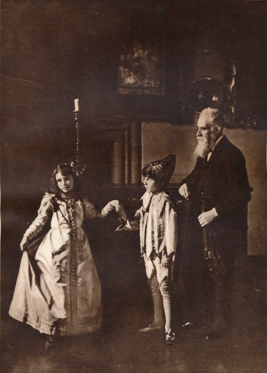 Elizabeth Angela Marguerite Bowes-Lyon, in una lezione di danza con suo fratello, 1909 da Unbekannt