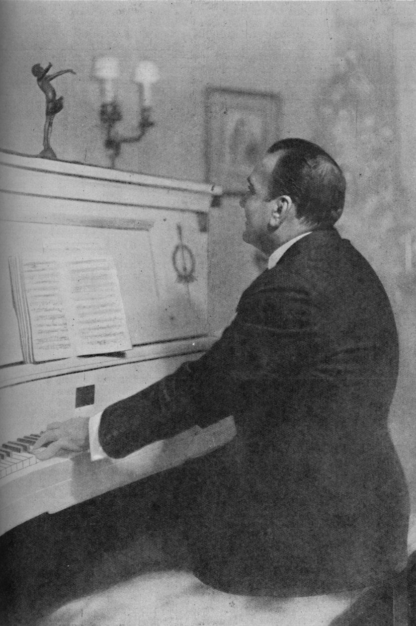 Enrico Caruso - Il famoso tenore italiano al pianoforte, c1925 da Unbekannt