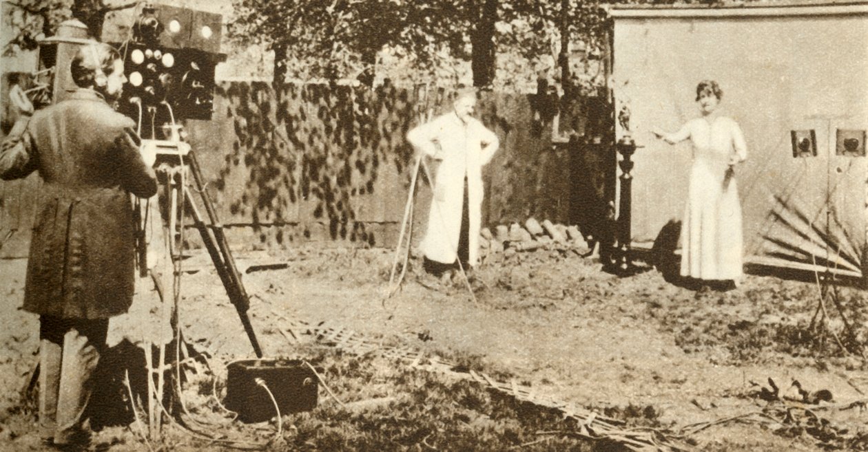 Eugene Lauste registra la prima immagine in movimento e suono combinati, c1905, 1935 da Unbekannt