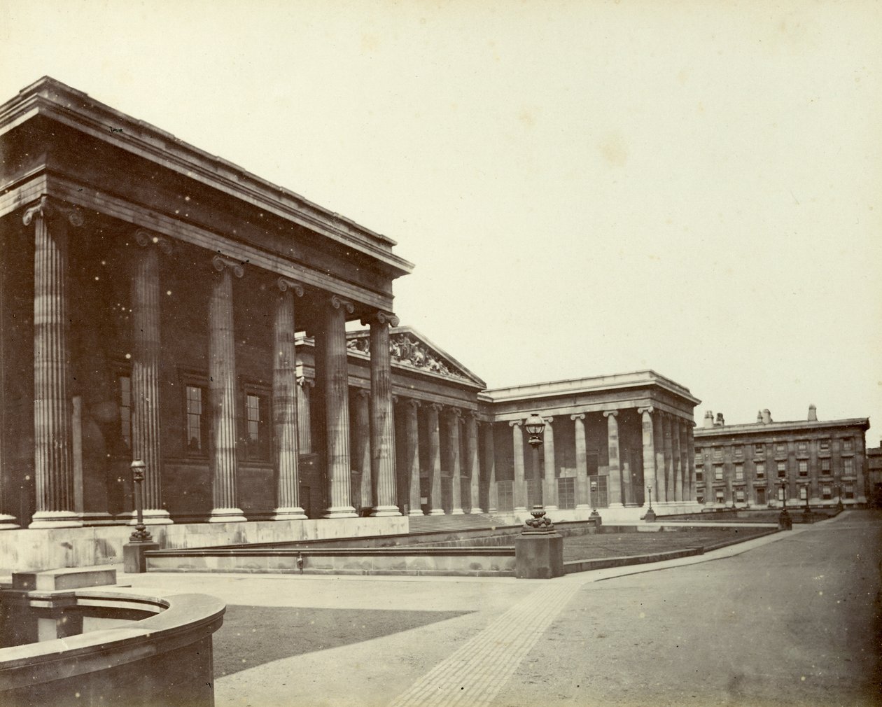 Esterno del British Museum, Great Russell Street, Londra, 1887 da Unbekannt